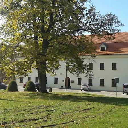 Zámek Hotel 3*